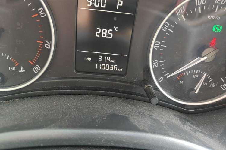 Used Skoda Octavia 2014 1.6L Automatic Eado Edition Odometer Close Up