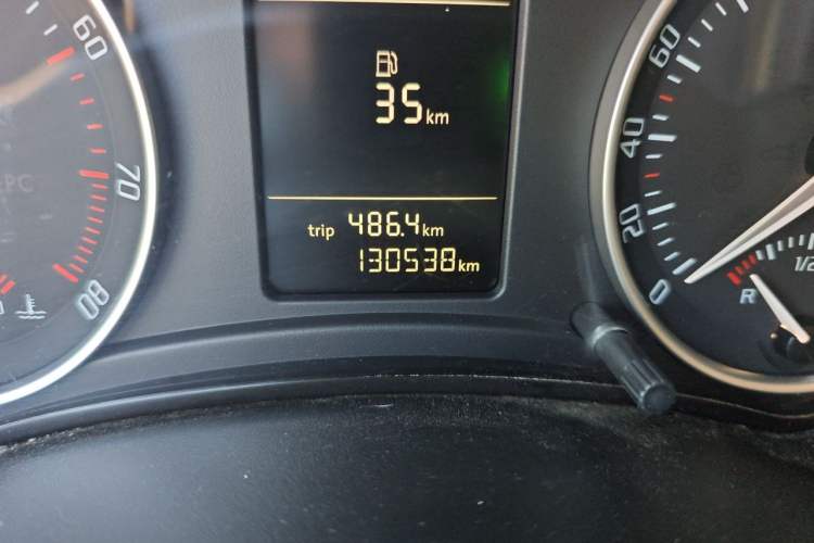 Used Skoda Octavia 2014 1.6L Automatic Yijun Edition Odometer Close Up