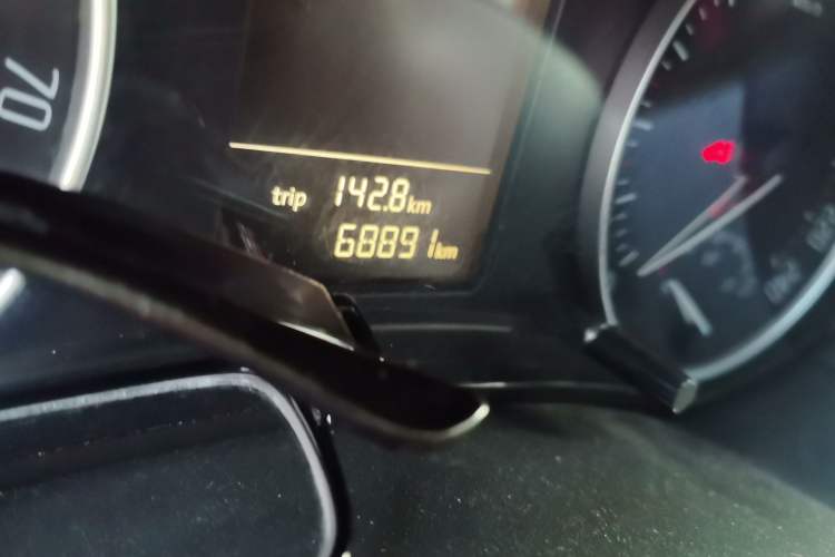 Used Skoda Octavia 2014 1.6L Automatic Yijie Edition Odometer Close Up