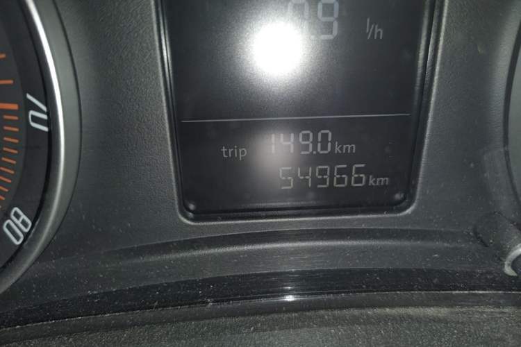 Used Skoda Octavia 2014 1.6L Automatic Yijie Edition Odometer Close Up