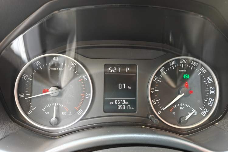 Used Skoda Octavia 2014 1.6L Automatic Yijie Edition Odometer Close Up