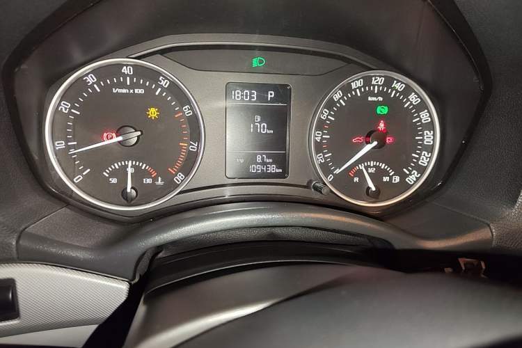 Used Skoda Octavia 2014 1.6L Automatic Yijie Edition Odometer Close Up