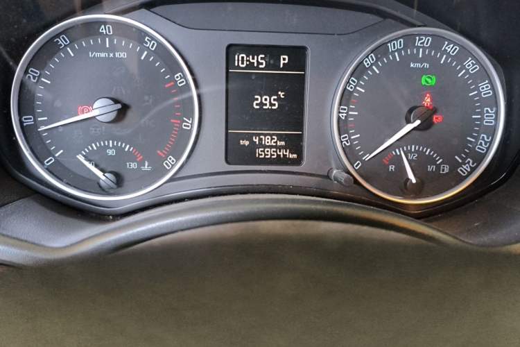 Used Skoda Octavia 2014 1.4TSI DSG Yijun Edition Odometer Close Up
