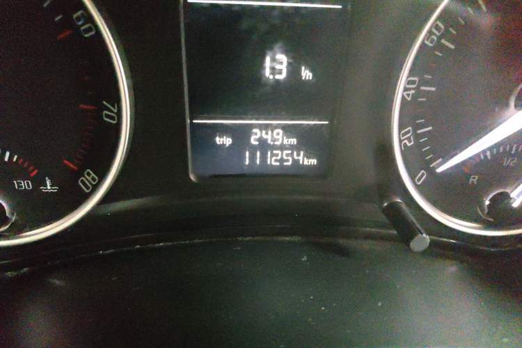 Used Skoda Octavia 2014 1.6L Automatic Yijie Edition Odometer Close Up