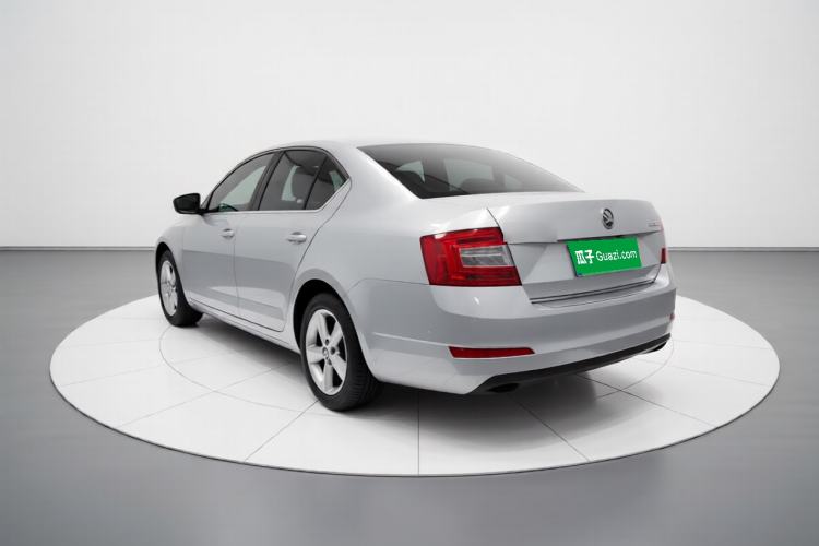 Used Skoda Octavia 2014 1.6L Manual Yijie Edition Rear Left 45 Deg