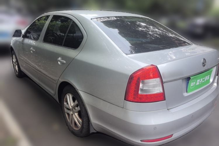 Used Skoda Octavia 2014 1.6L Automatic Yijun Edition Rear Left 45 Deg