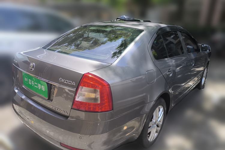 Used Skoda Octavia 2014 1.6L Manual Yijun Edition Rear Right 45 Deg