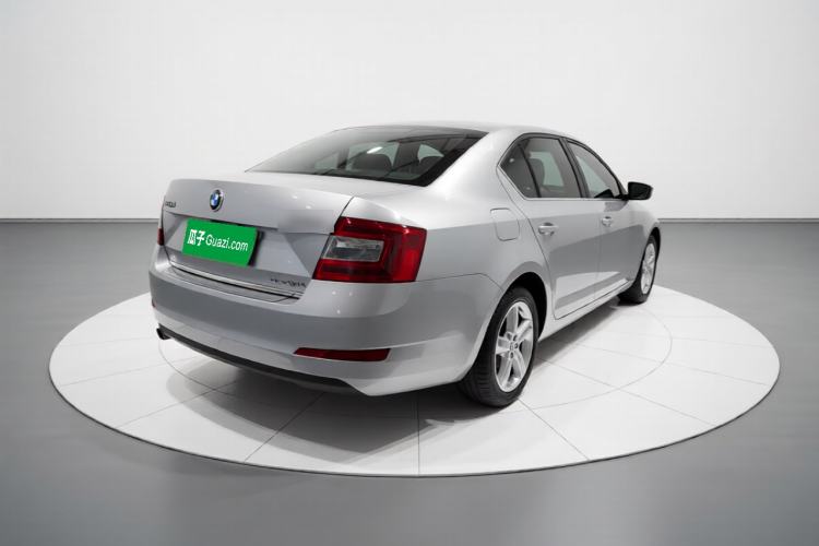 Used Skoda Octavia 2014 1.6L Manual Yijie Edition Rear Right 45 Deg