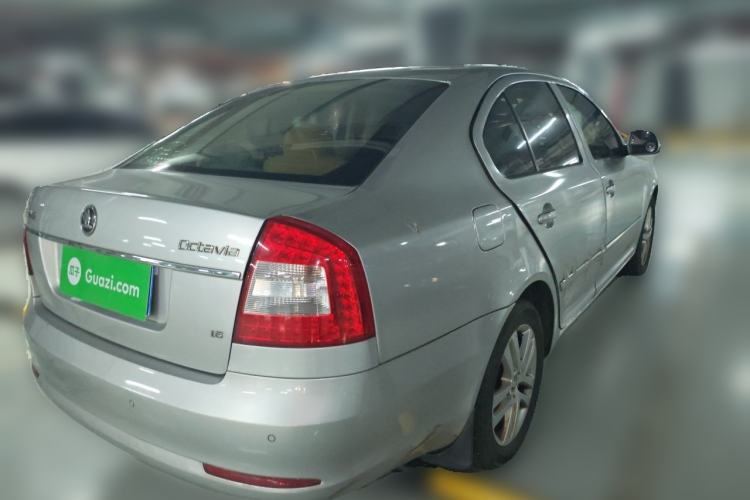 Used Skoda Octavia 2014 1.6L Automatic Yijun Edition Rear Right 45 Deg