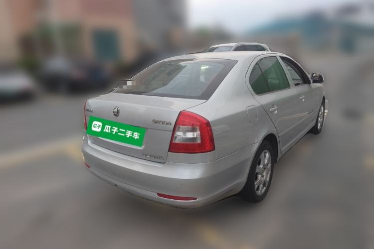 Used Skoda Octavia 2014 1.6L Manual Yijie Edition Rear Right 45 Deg