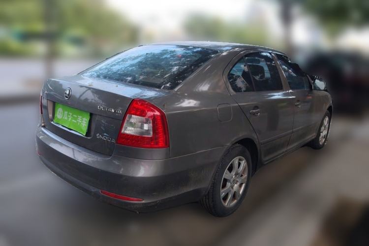 Used Skoda Octavia 2014 1.6L Automatic Yijie Edition Rear Right 45 Deg
