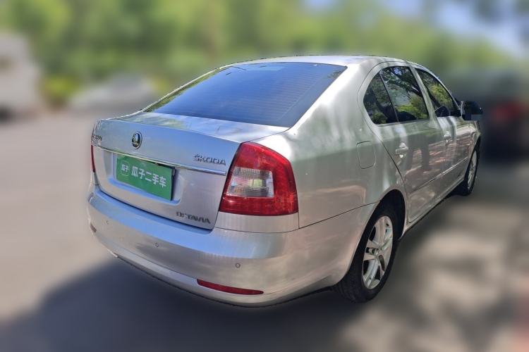 Used Skoda Octavia 2014 1.6L Automatic Yijun Edition Rear Right 45 Deg