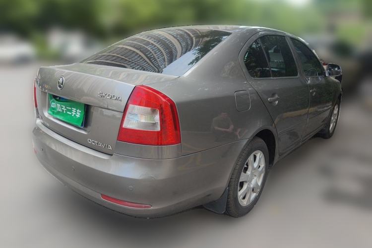 Used Skoda Octavia 2014 1.6L Manual Eado Edition Rear Right 45 Deg