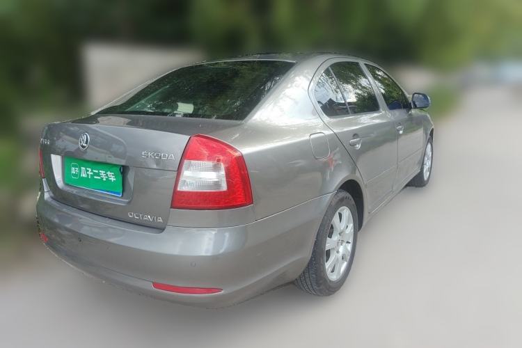 Used Skoda Octavia 2014 1.6L Automatic Yijie Edition Rear Right 45 Deg