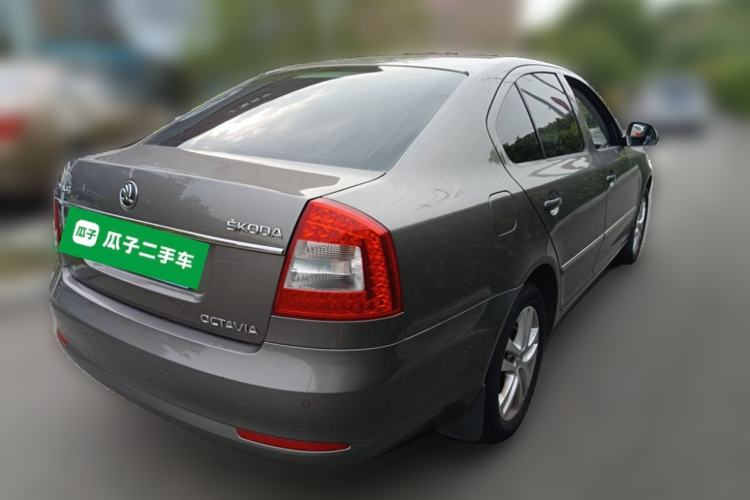 Used Skoda Octavia 2014 1.6L Automatic Yijun Edition Rear Right 45 Deg