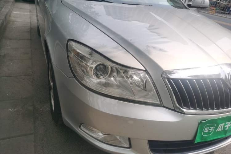 Used Skoda Octavia 2014 1.6L Manual Yijun Edition Right Front Headlight