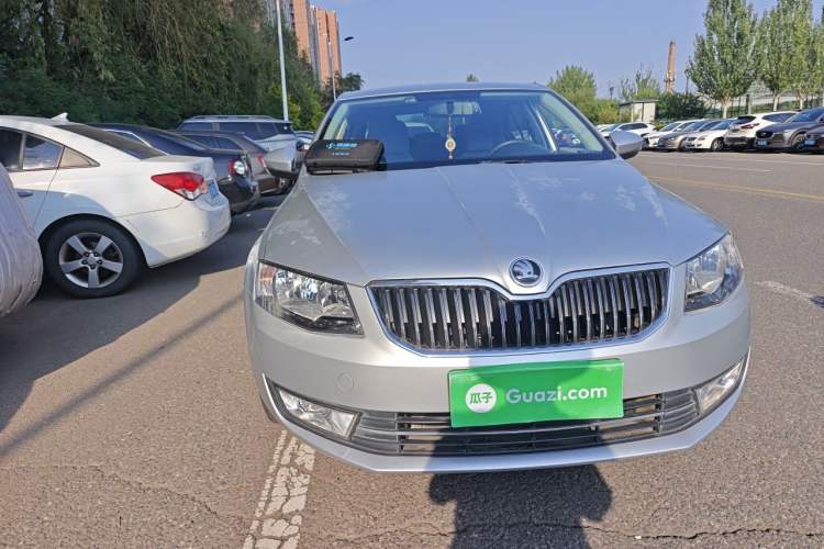 Used Skoda Octavia 2014 1.6L Manual Yijie Edition Right Front Headlight