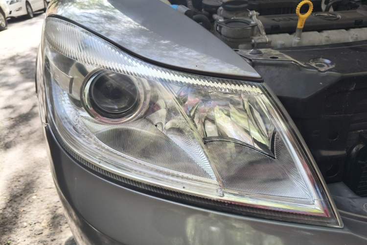 Used Skoda Octavia 2014 1.6L Manual Yijun Edition Right Front Headlight