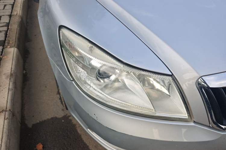 Used Skoda Octavia 2014 1.6L Automatic Yijie Edition Right Front Headlight