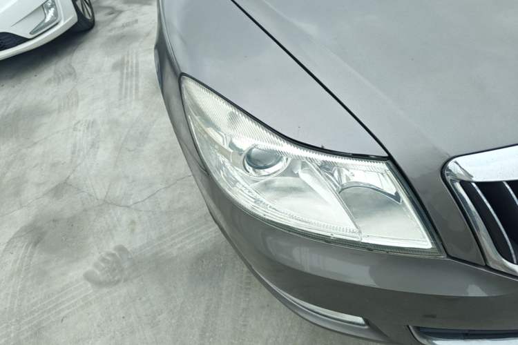 Used Skoda Octavia 2014 1.6L Automatic Eado Edition Right Front Headlight
