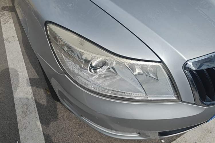 Used Skoda Octavia 2014 1.6L Automatic Eado Edition Right Front Headlight