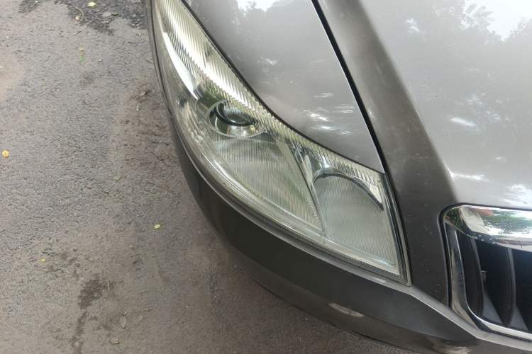 Used Skoda Octavia 2014 1.6L Manual Eado Edition Right Front Headlight