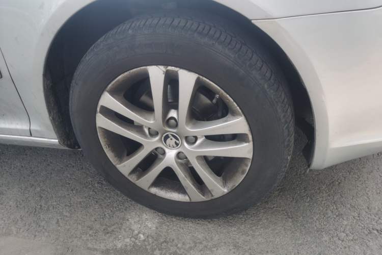 Used Skoda Octavia 2014 1.6L Manual Yijun Edition Right Front Wheel Hub