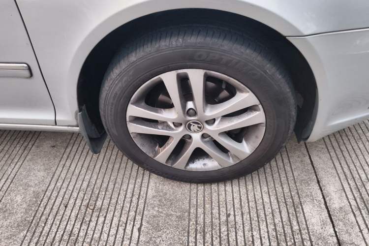 Used Skoda Octavia 2014 1.6L Automatic Yijun Edition Right Front Wheel Hub