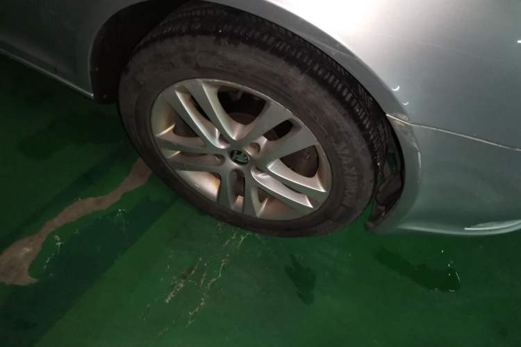 Used Skoda Octavia 2014 1.8TSI DSG Yijun Edition Right Front Wheel Hub