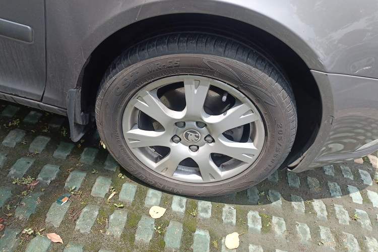 Used Skoda Octavia 2014 1.4TSI DSG Eado Edition Right Front Wheel Hub