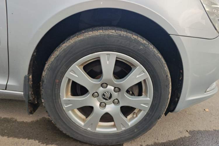 Used Skoda Octavia 2014 1.6L Automatic Yijie Edition Right Front Wheel Hub