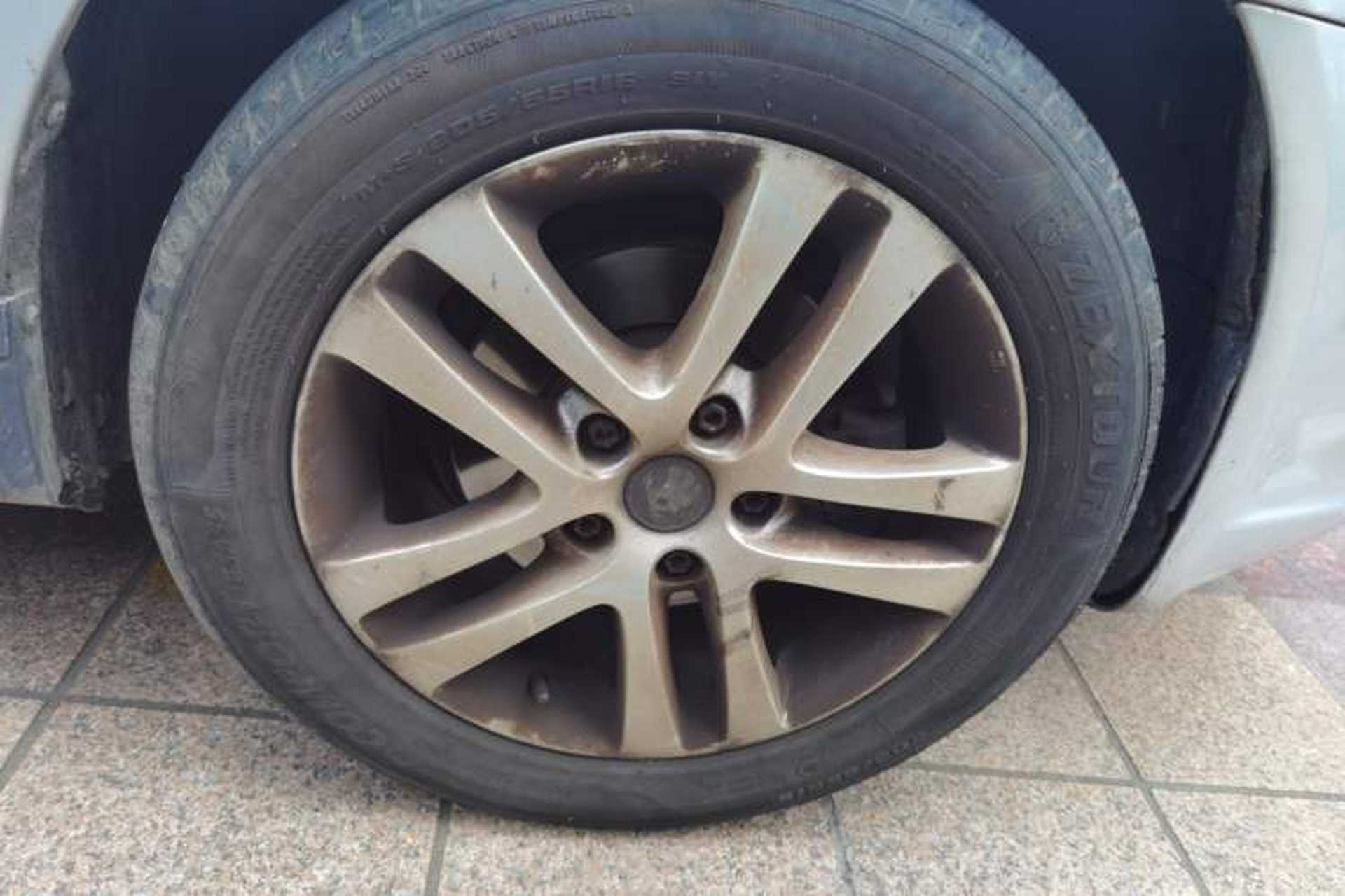 Used Skoda Octavia 2014 1.6L Automatic Yijun Edition Right Front Wheel Hub