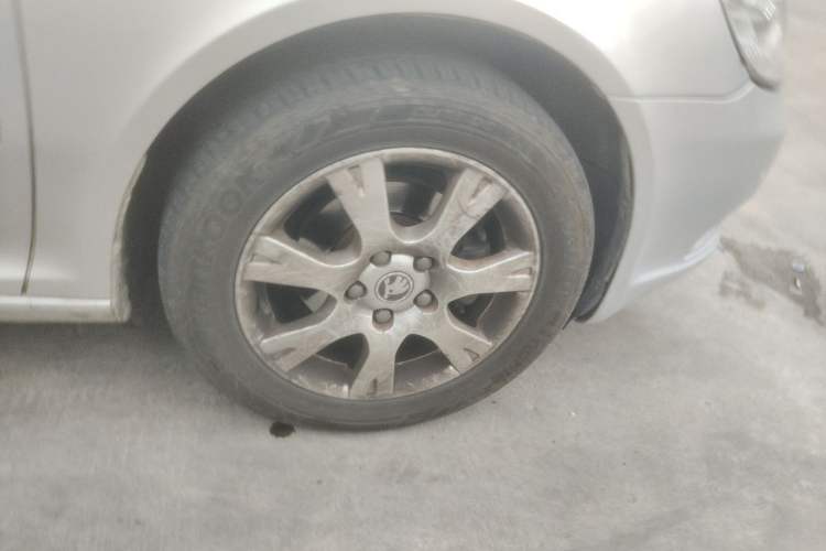 Used Skoda Octavia 2014 1.6L Automatic Yijie Edition Right Front Wheel Hub