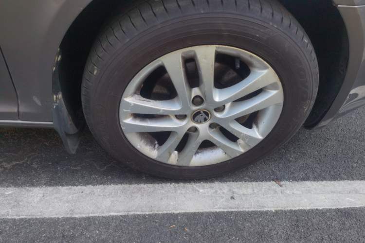 Used Skoda Octavia 2014 1.6L Automatic Yijun Edition Right Front Wheel Hub