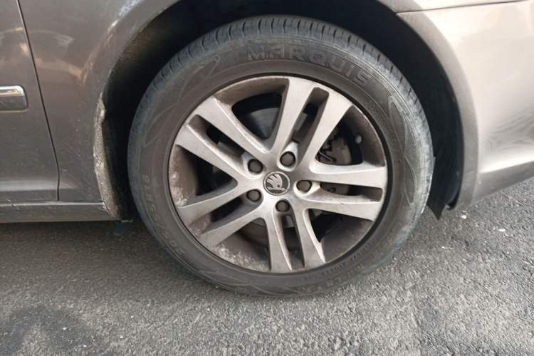 Used Skoda Octavia 2014 1.4TSI Manual Yijun Edition Right Front Wheel Hub