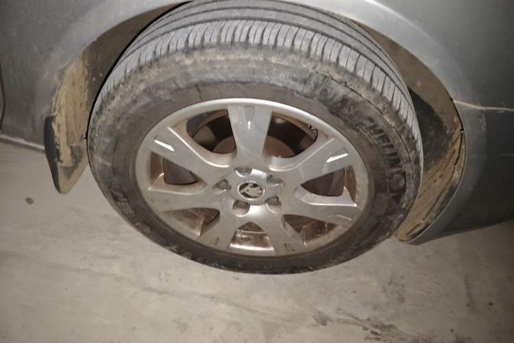 Used Skoda Octavia 2014 1.6L Manual Yijie Edition Right Front Wheel Hub