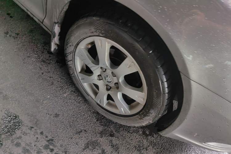 Used Skoda Octavia 2014 1.6L Automatic Yijie Edition Right Front Wheel Hub