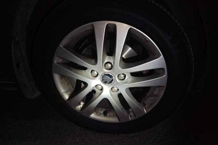 Used Skoda Octavia 2014 1.6L Automatic Yijun Edition Right Front Wheel Hub