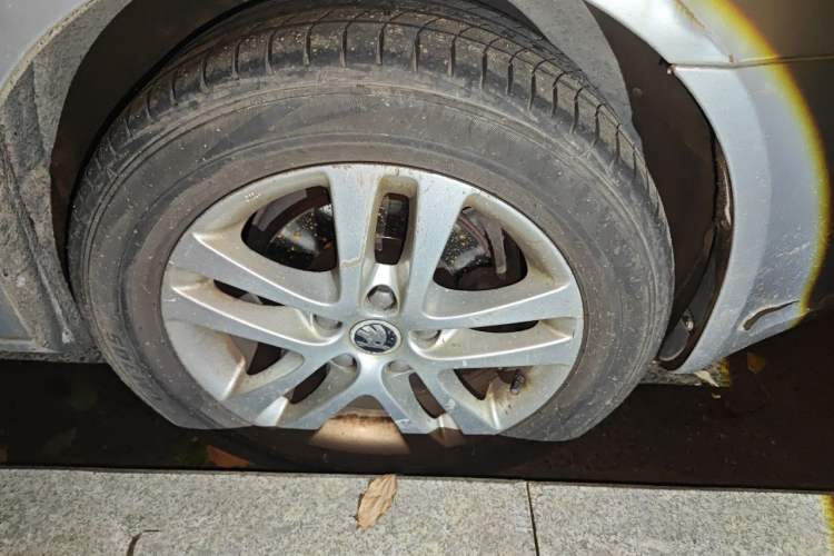 Used Skoda Octavia 2014 1.6L Automatic Yijun Edition Right Front Wheel Hub