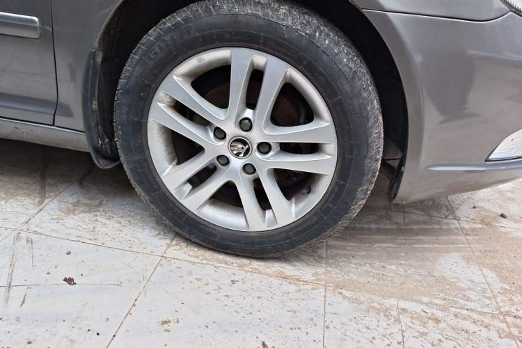 Used Skoda Octavia 2014 1.6L Automatic Yijun Edition Right Front Wheel Hub