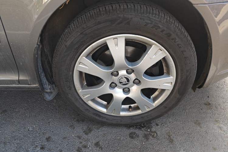 Used Skoda Octavia 2014 1.6L Automatic Yijie Edition Right Front Wheel Hub