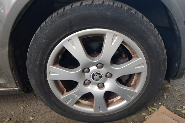 Used Skoda Octavia 2014 1.6L Automatic Yijie Edition Right Front Wheel Hub