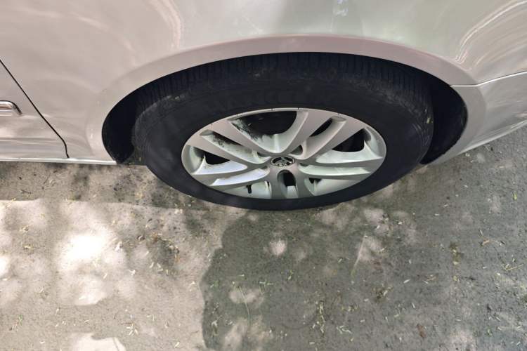 Used Skoda Octavia 2014 1.6L Automatic Yijun Edition Right Front Wheel Hub