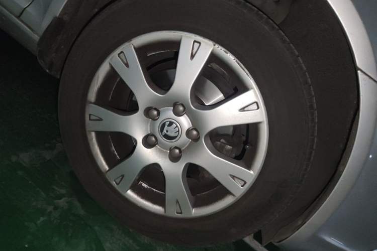 Used Skoda Octavia 2014 1.6L Automatic Yijie Edition Right Front Wheel Hub