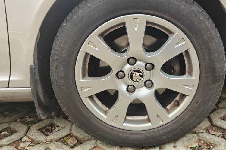 Used Skoda Octavia 2014 1.6L Automatic Yijie Edition Right Front Wheel Hub