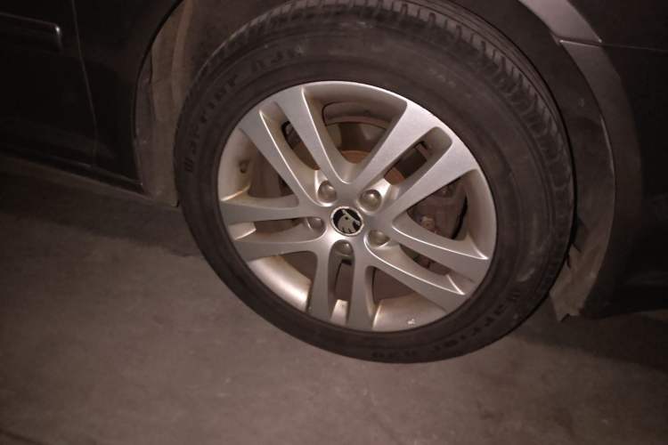 Used Skoda Octavia 2014 1.6L Manual Yijun Edition Right Front Wheel Hub