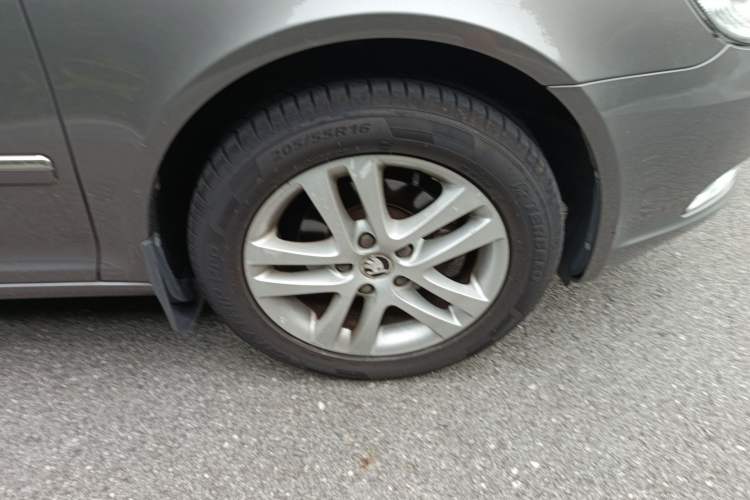Used Skoda Octavia 2014 1.6L Automatic Yijun Edition Right Front Wheel Hub