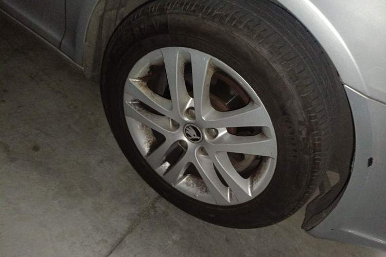 Used Skoda Octavia 2014 1.6L Manual Yijun Edition Right Front Wheel Hub