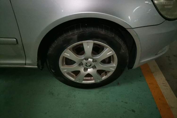Used Skoda Octavia 2014 1.6L Automatic Yijie Edition Right Front Wheel Hub