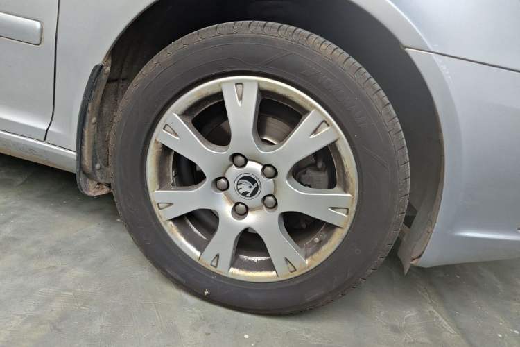 Used Skoda Octavia 2014 1.6L Automatic Yijie Edition Right Front Wheel Hub
